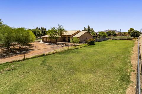 2423 E Magnolia Dr, Gilbert, AZ 85298 photo 1