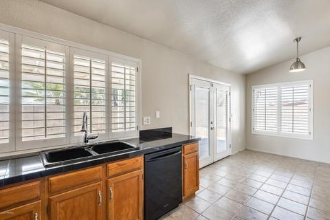 1702 E Greenway Cir, Phoenix, AZ 85042 photo 16