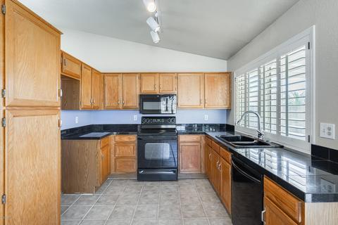 1702 E Greenway Cir, Phoenix, AZ 85042 photo 2