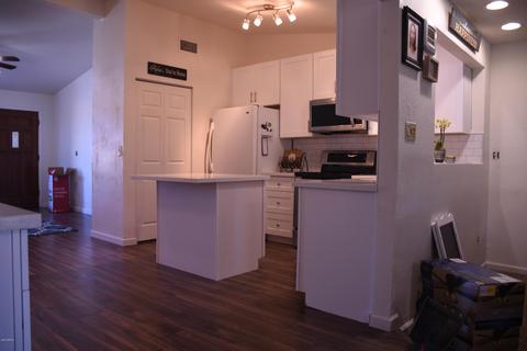 207 E Desert Ln, Gilbert, AZ 85234 photo 5
