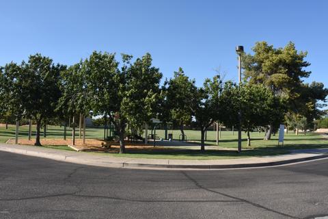 207 E Desert Ln, Gilbert, AZ 85234 photo 2