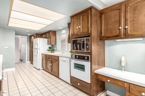 978 E Driftwood Dr, Tempe, AZ 85283 photo 8