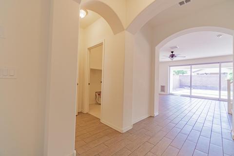817 E Constance Way, Phoenix, AZ 85042 photo 4