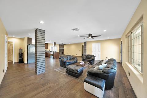 2923 E Laurel Ln, Phoenix, AZ 85028 photo 8
