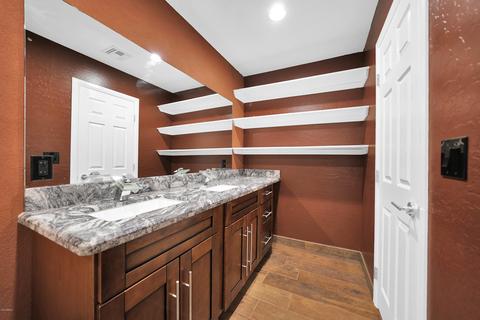 2923 E Laurel Ln, Phoenix, AZ 85028 photo 14