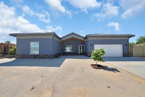 2923 E Laurel Ln, Phoenix, AZ 85028 photo 1