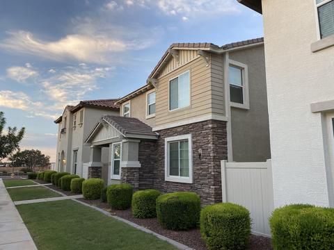 832 S Henry Ln, Gilbert, AZ 85296 photo 2