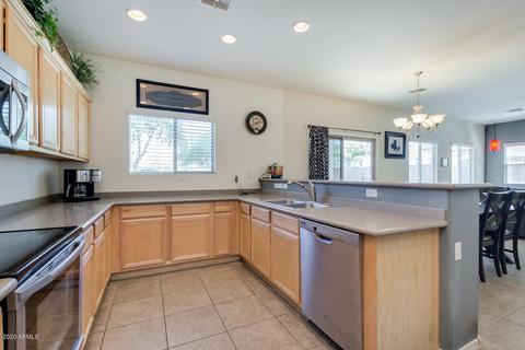 2939 E Crescent Way, Gilbert, AZ 85298 photo 9