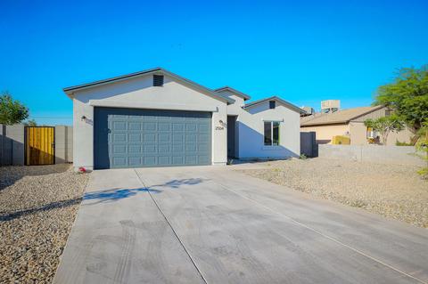2504 E Chipman Rd, Phoenix, AZ 85040 photo 2