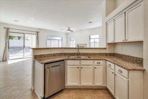 2003 E Beautiful Ln, Phoenix, AZ 85042 photo 2