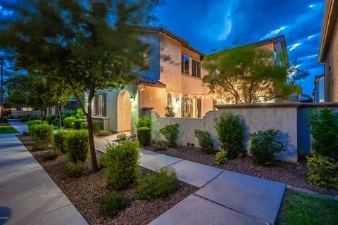 923 S Agnes Ln, Gilbert, AZ 85296 photo 1