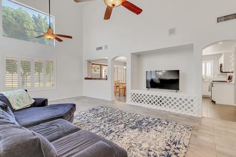 3328 E Blackhawk Dr, Phoenix, AZ 85050 photo 3