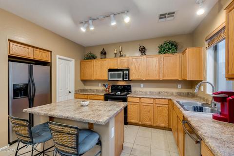 2057 S Falcon Dr, Gilbert, AZ 85295 photo 5