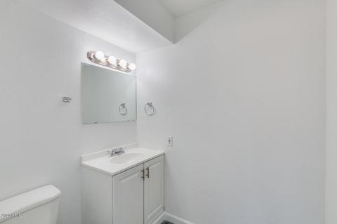 3221 W Echo Ln, Phoenix, AZ 85051 photo 16