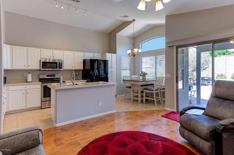 9016 E Fox St, Mesa, AZ 85207 photo 3