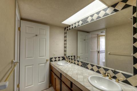 2913 E Keim Dr, Phoenix, AZ 85016 photo 8