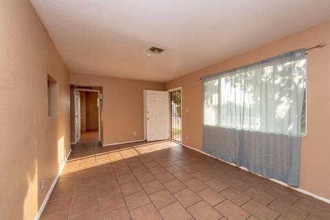 8239 N 29th Dr, Phoenix, AZ 85051 photo 2