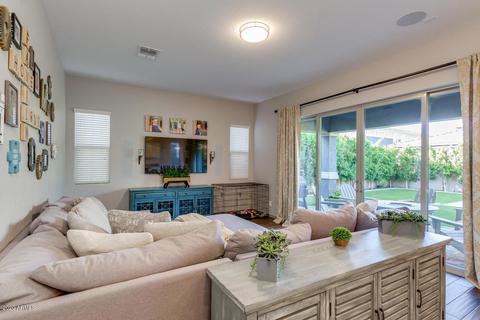 3058 E Austin Dr, Gilbert, AZ 85296 photo 3