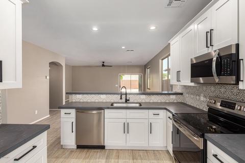 7006 S 37th Gln, Phoenix, AZ 85041 photo 2