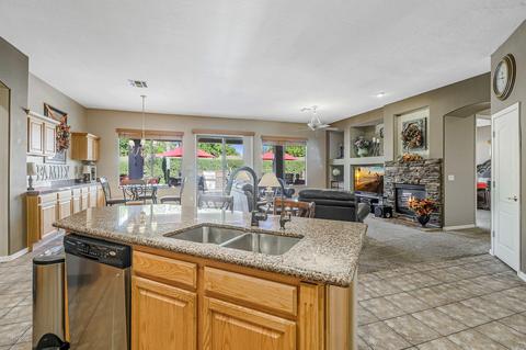 4654 E Downing Cir, Mesa, AZ 85205 photo 12