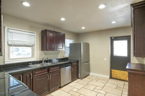 246 S Gilbert Rd, Gilbert, AZ 85296 photo 3
