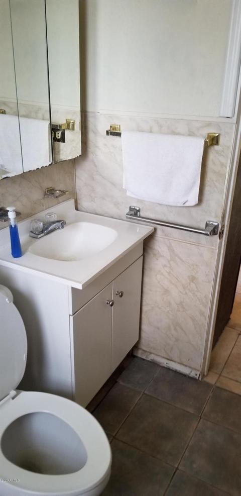 720 E Desert Ln, Phoenix, AZ 85042 photo 12