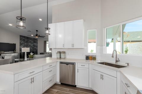 3932 E Waltann Ln, Phoenix, AZ 85032 photo 9