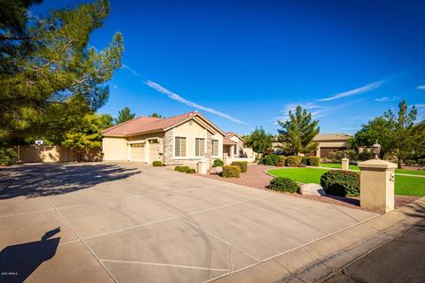 2976 E Robin Ln, Gilbert, AZ 85296 photo 4