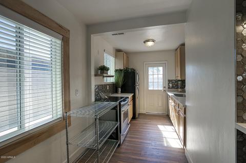 329 E Weldon Ave, Phoenix, AZ 85012 photo 9