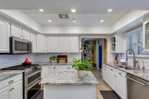 2637 E Cinnabar Ave, Phoenix, AZ 85028 photo 14