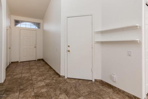815 W Iris Dr, Gilbert, AZ 85233 photo 3
