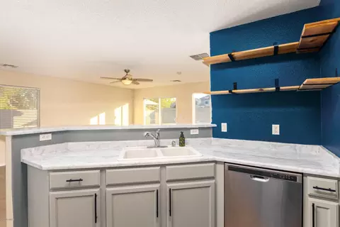1025 E Grenadine Rd, Phoenix, AZ 85040 photo 8