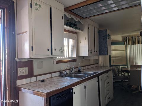 332 S Emerald Dr, Apache Junction, AZ 85120 photo 2
