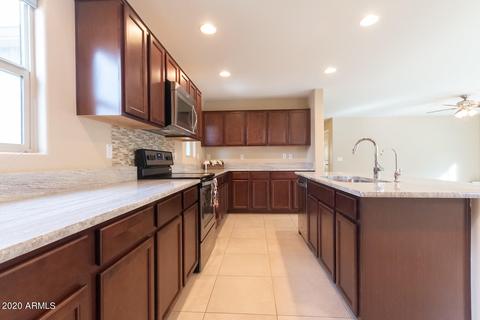 879 S Swallow Ln, Gilbert, AZ 85296 photo 4