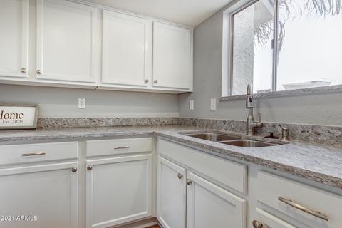 439 E Pecan Rd, Phoenix, AZ 85040 photo 2