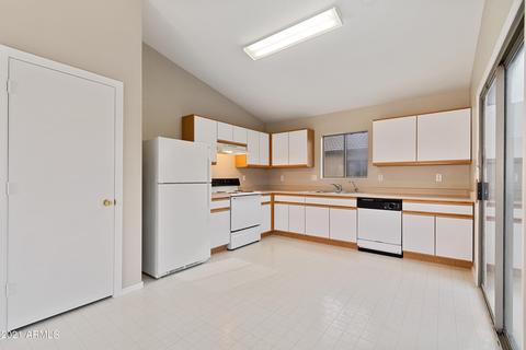 700 S Thunderbird Dr, Apache Junction, AZ 85120 photo 4
