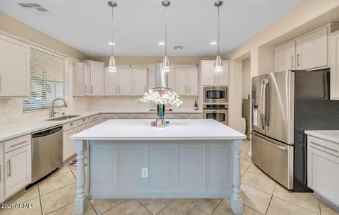 3976 E Robin Ln, Phoenix, AZ 85050 photo 5