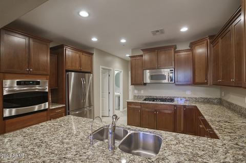 3859 E Cat Balue Dr, Phoenix, AZ 85050 photo 5