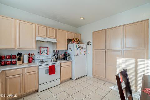1016 S Hazel Ct, Gilbert, AZ 85296 photo 9