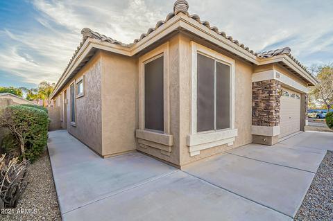 1016 S Hazel Ct, Gilbert, AZ 85296 photo 4