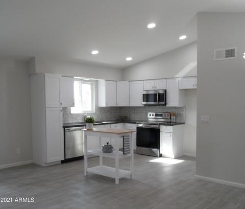 2727 E Contessa St, Mesa, AZ 85213 photo 4