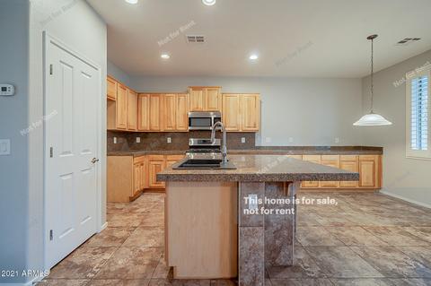 2704 S Hansen Dr, Gilbert, AZ 85295 photo 2
