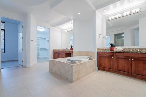 8 Biltmore Est #313, Phoenix, AZ 85016 photo 25