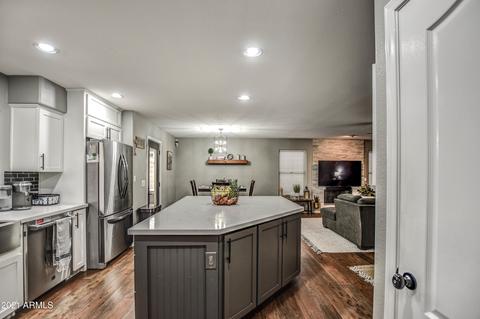 3438 E Kerry Ln, Phoenix, AZ 85050 photo 9