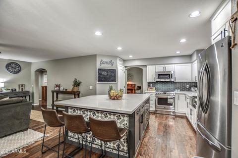 3438 E Kerry Ln, Phoenix, AZ 85050 photo 6