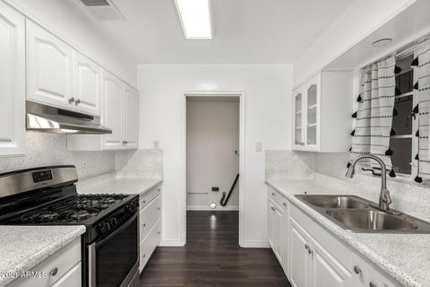 2924 E Avalon Dr, Phoenix, AZ 85016 photo 9