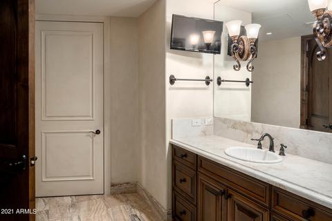 2402 Esplanade Ln #902, Phoenix, AZ 85016 photo 14