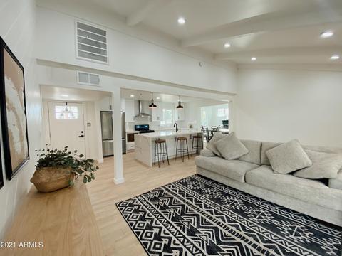 818 E Cavalier Dr, Phoenix, AZ 85014 photo 5