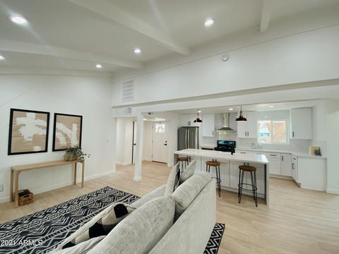 818 E Cavalier Dr, Phoenix, AZ 85014 photo 4