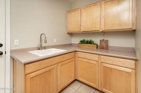 5247 E Herrera Dr, Phoenix, AZ 85054 photo 21